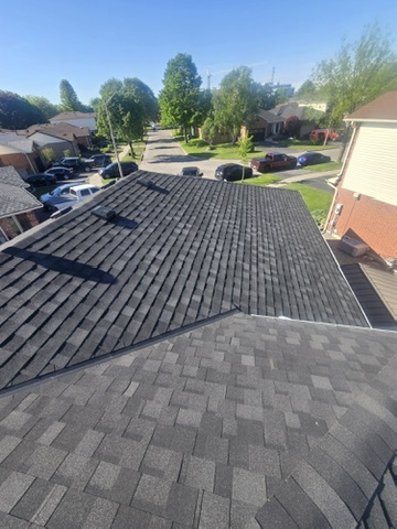 Balanced roof ridge with vents on both sides by 905 Roofing Inc. in Durham Region and the GTA