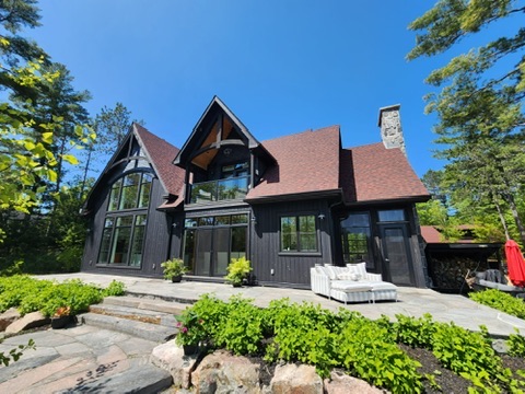 Finished red shingle roof on large lakeside cottage by 905 Roofing Inc. in Durham Region and the GTA